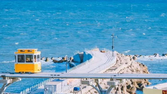 excursión de un día a la aldea cultural Gamcheon en Busan (Corea) + tren cápsula (incluye entrada) + visita guiada con explicaciones en varios idiomas