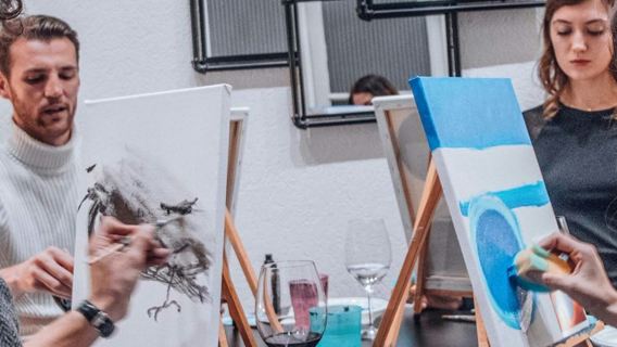 Rome: Paint and Sip Experience with Italian Wine & Pizza