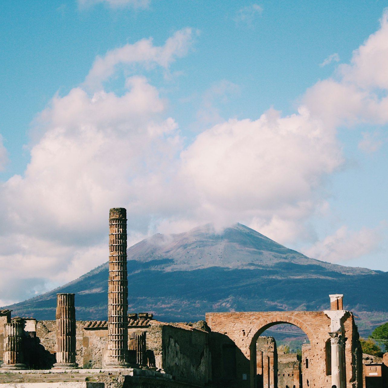 ポンペイとヴェスヴィオ山：ローマ発日帰り旅行 + オプションのランチ