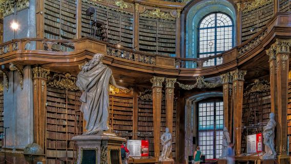 Austria: Visita a la Biblioteca Nacional en español