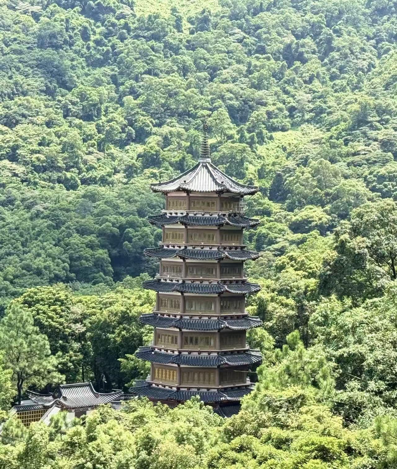 江門叱石風景区+開平碉楼+啓明里+梁啓超故居ワンデーツアー（英語サービス可）