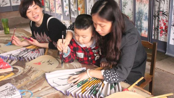 Pravite-Tour: Handbemalter Papierfächer in der antiken Stadt Fuli