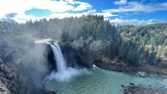 From Seattle: Snoqualmie Falls and Wineries Tour w/ Transfer