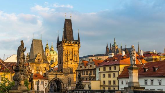 Prag: Burg und jüdisches Viertel mit Bootsfahrt und Mittagessen