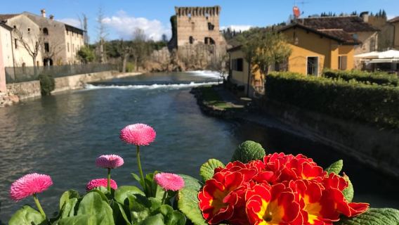 Avventura in e-bike tra borghi e castelli medievali