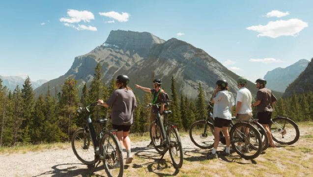 Tour en bicicleta eléctrica por los lugares destacados de Banff