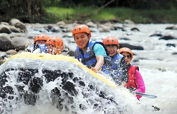 九魯河皮划艇2小時【中文導遊 | 1-2級漂流 | 午餐 | 酒店接送】