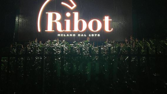 Dịch vụ đặt chỗ nhà hàng nổi tiếng Ribot tại Milan, Ý