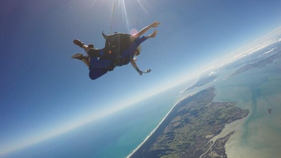 Fallschirmspringen-Erlebnis in Auckland, Neuseeland