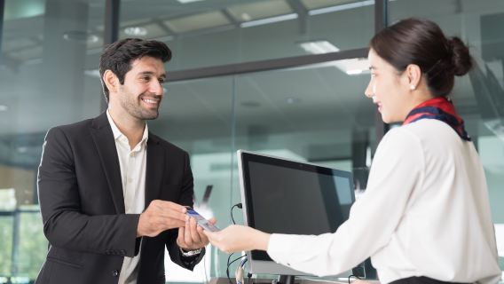 Serviço VIP Fast Track cobrindo procedimentos de imigração no Aeroporto Tan Son Nhat, Ho Chi Minh, Vietnã