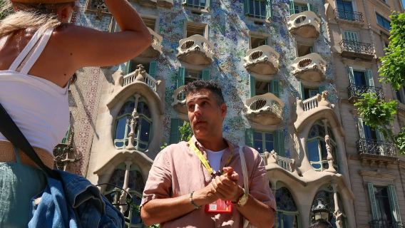 Sagrada Familia, Park Güell & Casa Milà: Guided Tour + Private Transfer