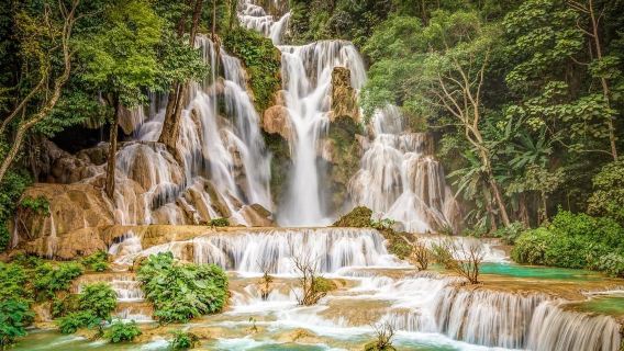 ルアン・パバーン市内ツアー - クアンシーの滝プライベートガイドツアー（送迎付き）
