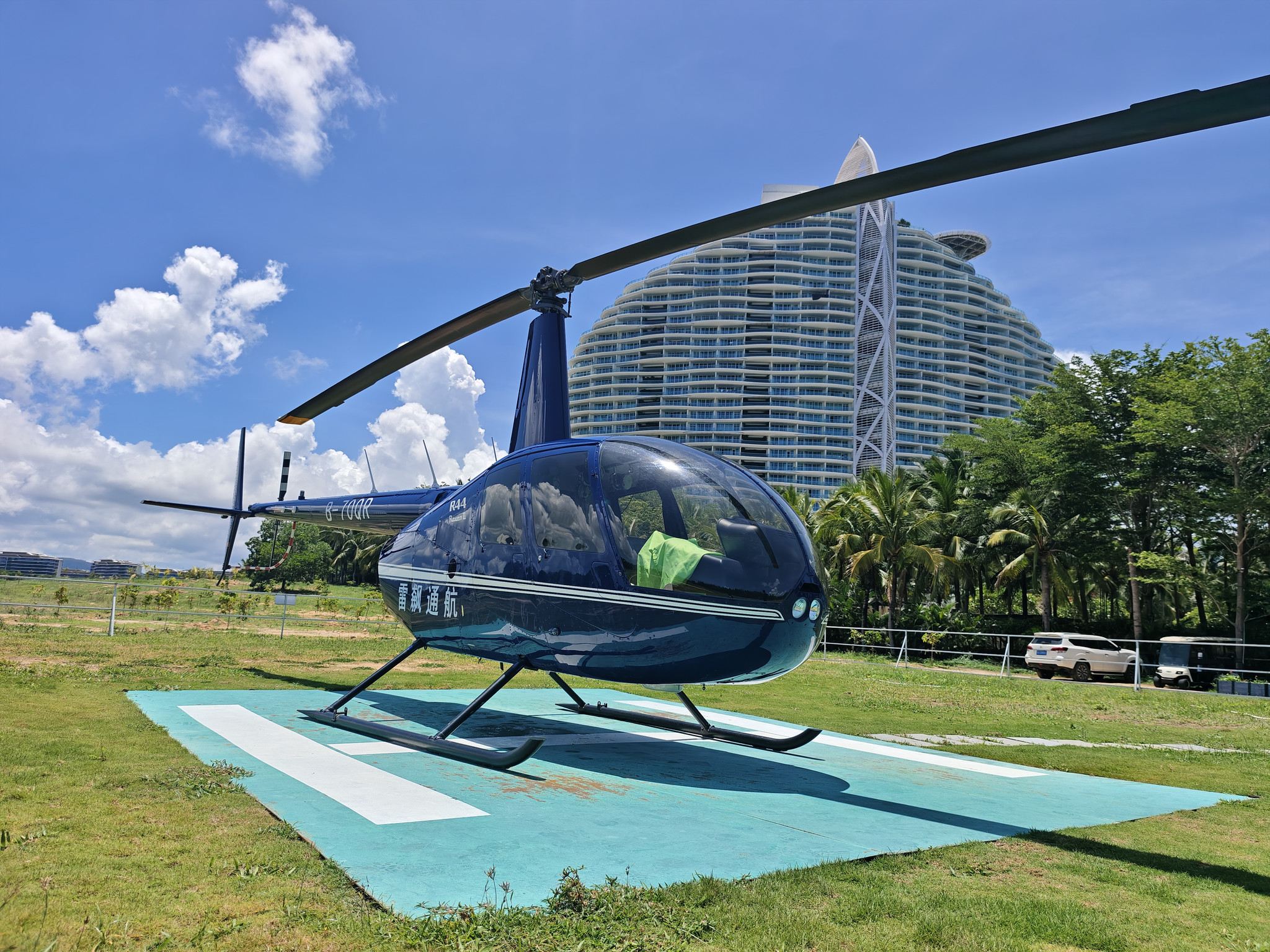 Helikopter-Erlebnis in Sanya Haitang Bay (Sanftes Fliegen über die Küstenlinie + Neue Spielerlebnisse + Fantastische Aussicht aus den Wolken)