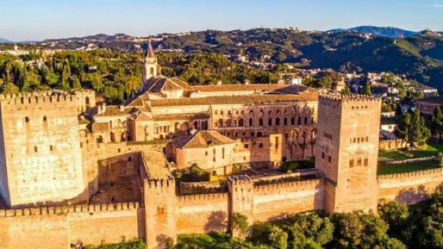 Alhambra: Geführte Tour in kleiner Gruppe + Verkostungen