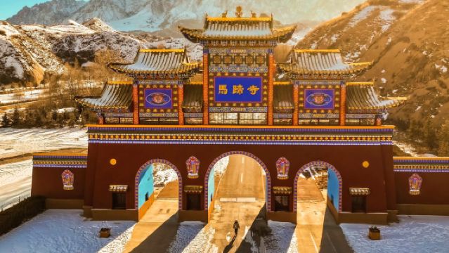 馬蹄石窟群旅遊區+張掖七彩丹霞旅遊景區一日遊【6人團/接駁服務/觀賞日落/可趕動車】