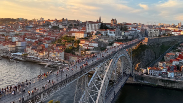 葡萄牙 全境：  中文-葡萄牙語&英語  專業翻譯 /導遊 /地陪｜旅遊陪同｜展會翻譯 /商務翻譯｜行程規劃定制