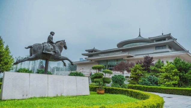 1-day tour with private charter to Xi'an Museum + Bell Tower and Drum Tower Square + Xi'an Muslim Quarter + Big Wild Goose Pagoda