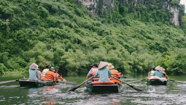 Vietnam travel group tours Hanoi Ninh Binh Tam Coc - Bich Dong English 1-day tour to Hoa Lu ancient capital and Trang An three valleys cruise