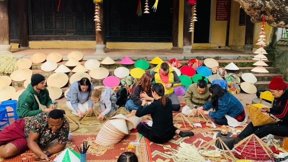 Hanoï : Excursion Guidée d'une Demi-Journée au Village d'Encens et Expérience de Fabrication de Chapeaux Coniques