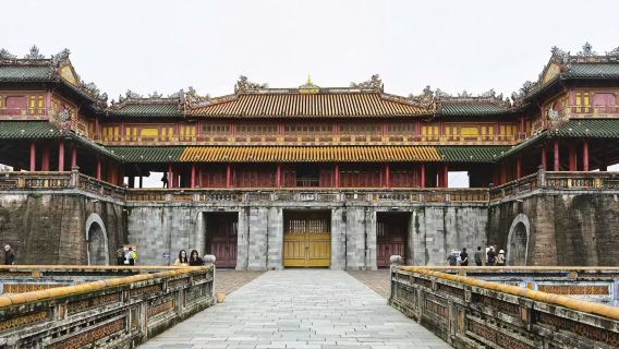 真美港一日遊【順化皇城+天姥寺+啟定陵+水春香村+東巴市場】