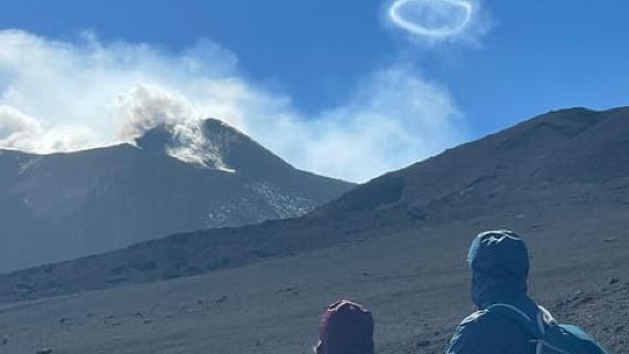 Etna south: Trekking to 3000 meters with cablecar