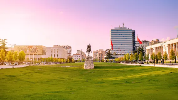 TOP Tirana: Visita Guiada privada com seu celular