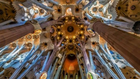 มหาวิหารซากราดาฟามิเลียและปาร์คกูเอล: เข้าชม + ทัวร์พร้อมไกด์