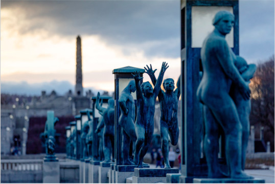 ノルウェー+ヴィーゲラン彫刻公園+オスロ市庁舎+オスロ大聖堂ワンデー