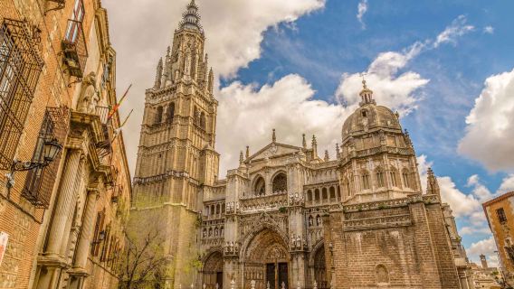 Round-trip from Madrid, Spain: Toledo + Segovia Half Day/ one-day tour(English/Chinese guide)