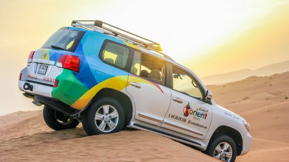 Safari Premium nel deserto di Dubai con cena barbecue, giro in cammello sullo sandboarding e danza del ventre nella duna rossa