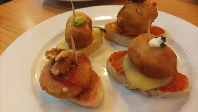 Valencia Traditional Food Tour with Four Tastings