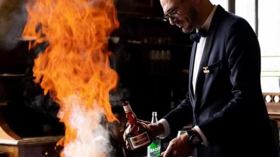 Blue Train restaurant booking service in Paris, France