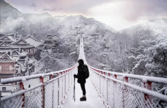 首爾近郊一日遊：绀岳山＆恩平韩屋村＆冰壁咖啡＆草莓採摘