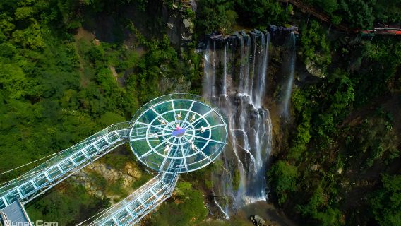 Excursión privada de un día a Gulong Gorge y Cave Fairland desde Guangzhou