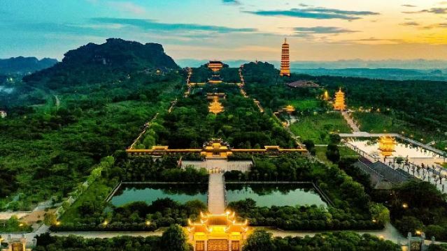 Privétour vanuit Hanoi, Vietnam: Hoa Lu, Trang An en Hang Mua