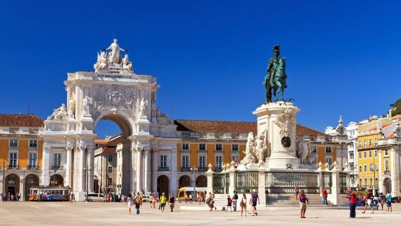 Lisbona: tour a piedi del centro storico con biglietti d'ingresso per la crociera sul fiume