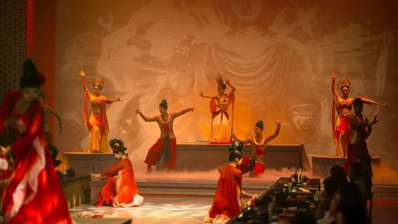 Esperienza del Banchetto Imperiale a Luoyang (Dingdingmen) (Godimento imperiale + Danze in abiti sontuosi + Delizie di corte + Eleganza in abiti Tang + Splendore della dinastia Zhou)