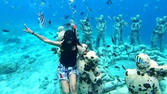 Gili Islands Adventure: Snorkeling, Beachside Lunch & Sunset Escape