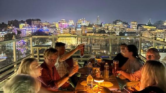Giro in barca di lusso, Havelis, passeggiata nel patrimonio storico e tè pomeridiano
