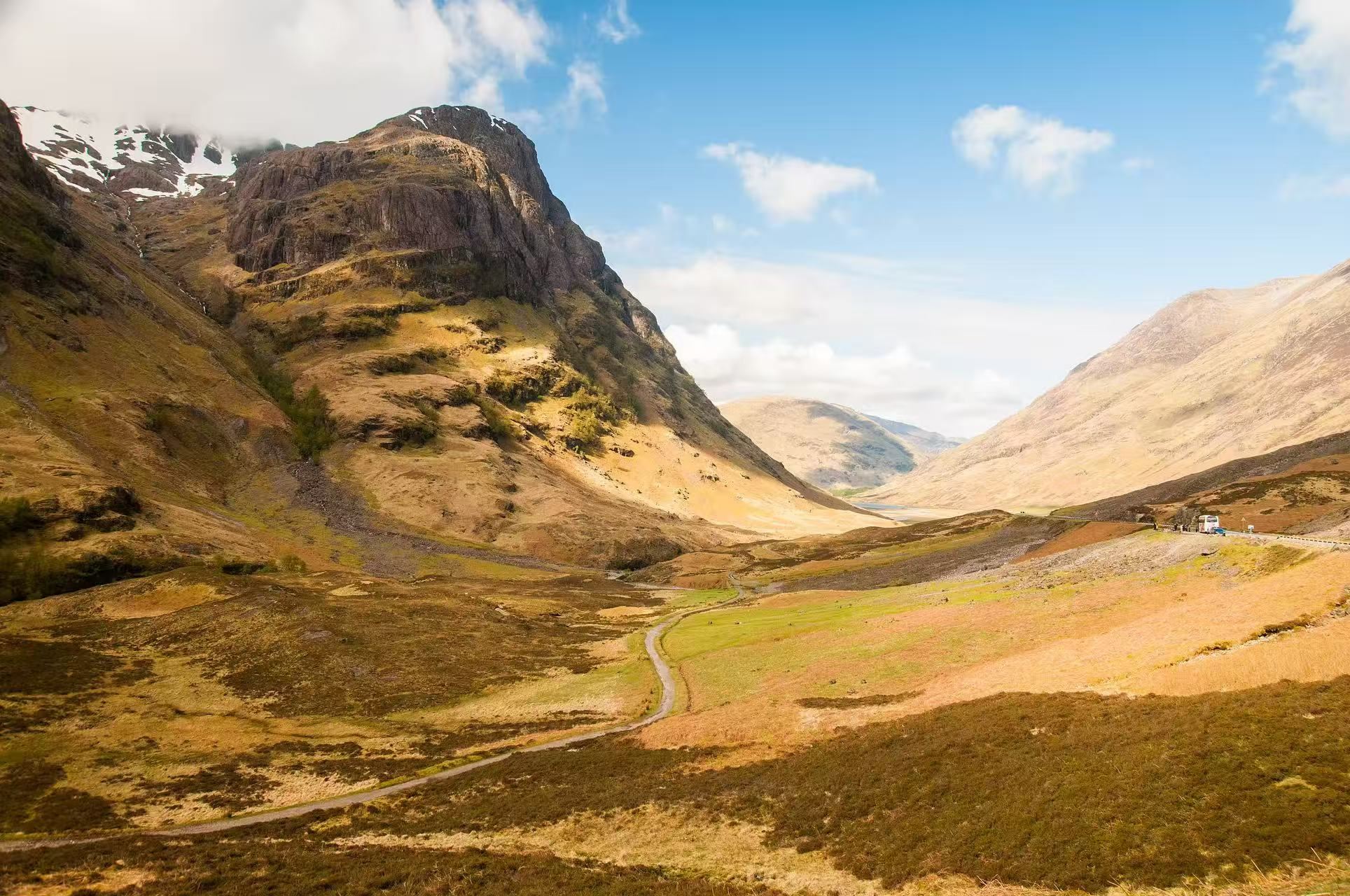 Scotland, UK Glenfinnan, Fort William, and Glencoe 1-day tour: round-trip from Edinburgh + English-speaking group