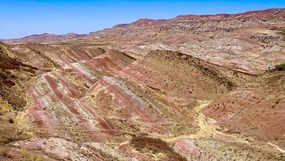 Excursion de 7 heures aux montagnes arc-en-ciel et au monastère de David Gareja (départ de Tbilissi)