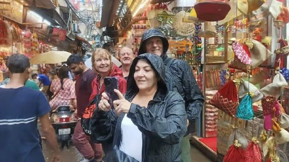 Delhi City Tour: Old Delhi, Markets, Monuments & Street Food Walk