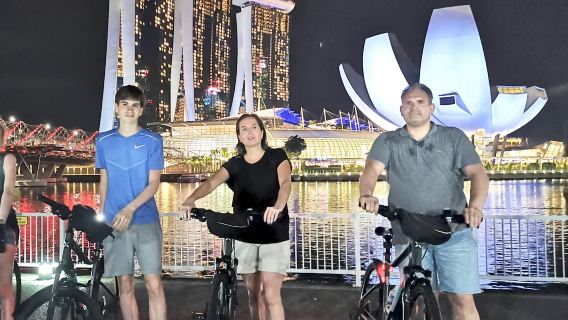 Recorrido nocturno en bicicleta por Marina Bay