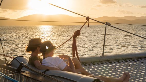 Îles Whitsunday - Airlie Beach et Île Hamilton - Option de voilier au coucher du soleil ou croisière au coucher du soleil