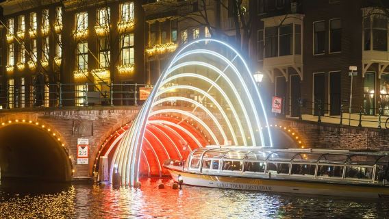 Amsterdam Light Festival: Covered Boat Cruise + Hot Choco