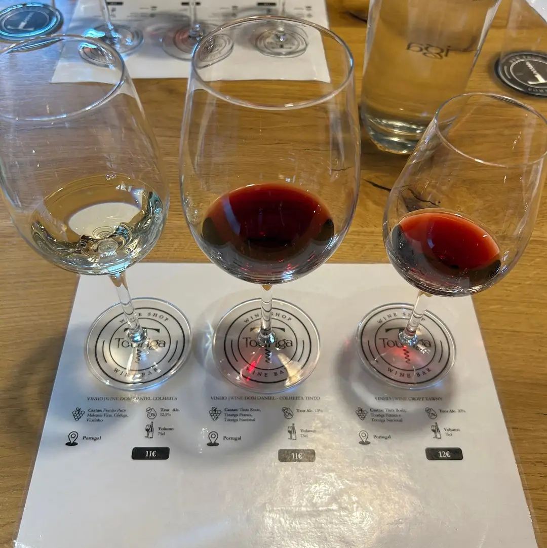 ออกเดินทางจากปอร์โต: ทัวร์ 1 วัน พร้อมไกด์นำเที่ยว การล่องเรือในหุบเขาดูโร และการชิมไวน์ (รวมอาหารกลางวัน)