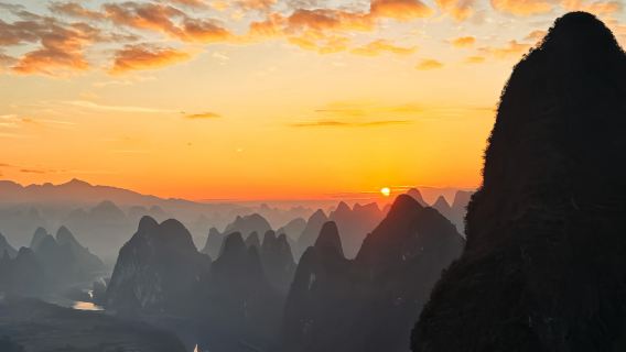 Однодневный тур из Гуйлиня/Яншуо | Сплав на бамбуковых плотах по реке Лицзян + древний город Синпин + достопримечательность «Галерея десяти ли»