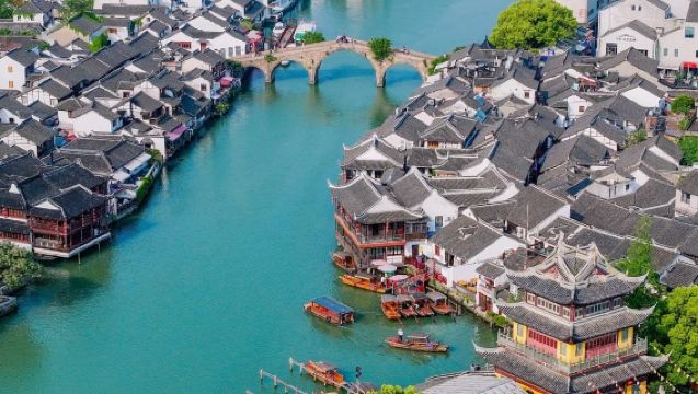 Shanghai Kleine Gruppe: Zhujiajiao Wasserstadt, Shanghai Tower & Nachtkreuzfahrt auf dem Huangpu-Fluss