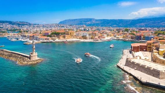 Tour por el oeste de Creta con visita al monasterio de Agia Triada y Chania
