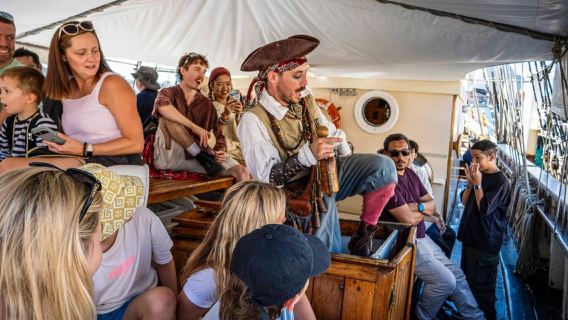 Sydney Harbor: Theatrical Pirates Cruise